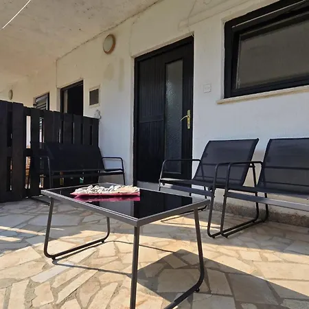 A Step Away From The Sea Apartman